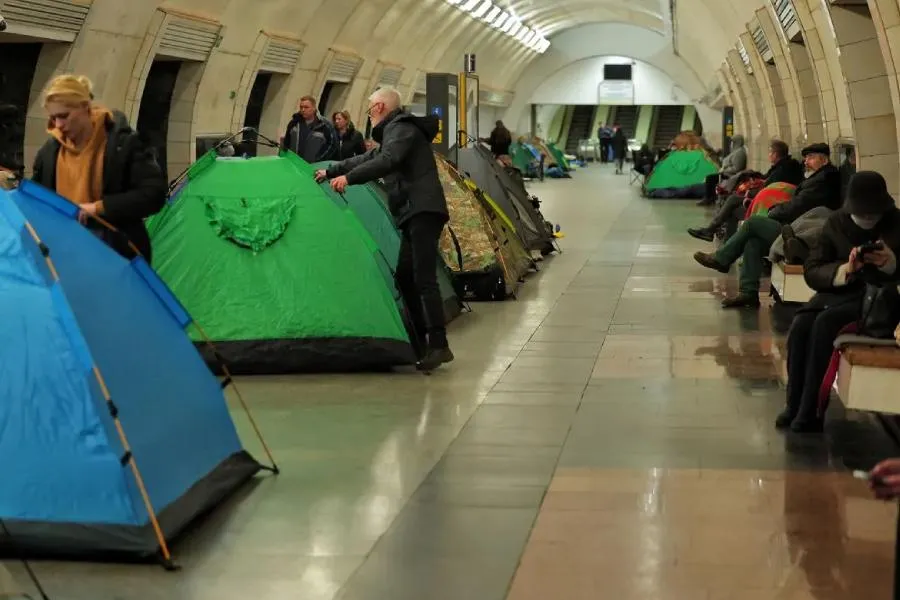 Kiyev metrolarında çadırlar quruldu - VİDEO