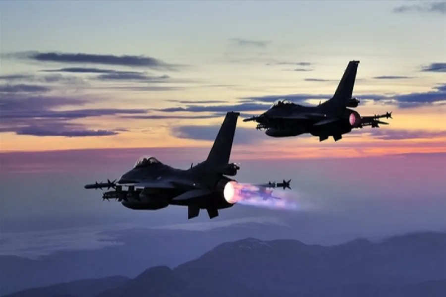 Trampın qolf klubuna iki təyyarə yaxınlaşdı: F-16-lar təcili müdaxilə etdi