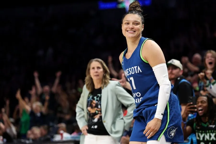 WNBA tarixində yeni rekord: Bir oyunda 10 üçlük!