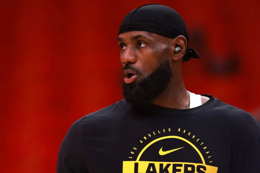 LeBron Ceyms tarix yazır: bütün xal hədlərində ən gəncdir!