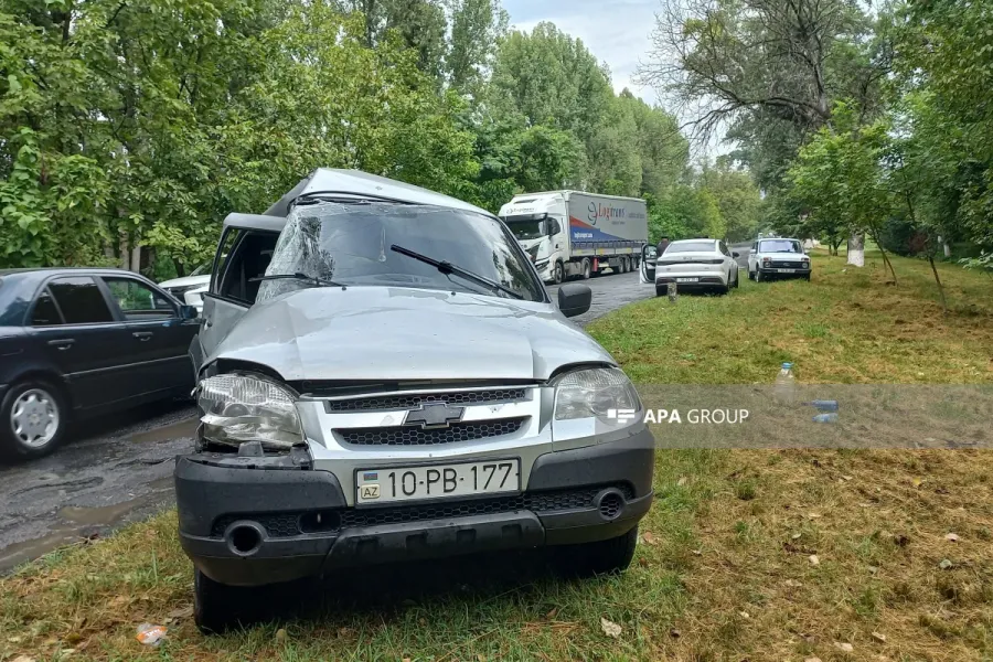 TIR-la minik maşını toqquşdu, xəsarət alanlar var - FOTO — 1