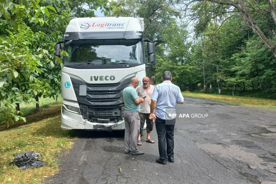 TIR-la minik maşını toqquşdu, xəsarət alanlar var - FOTO — 2