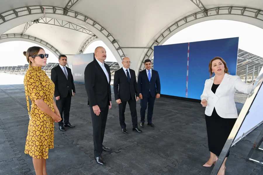 Prezident Günəş Elektrik stansiyalarında görülən işlərlə tanış oldu