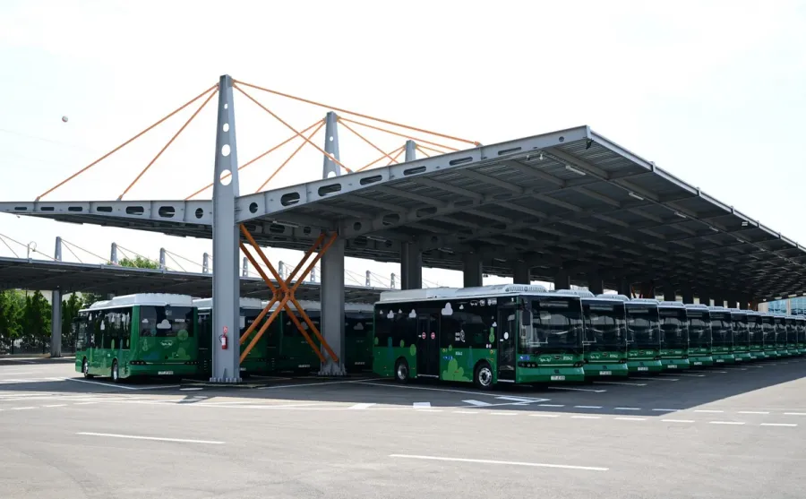 İlham Əliyev Naxçıvanda yeni elektrik avtobuslarına baxdı - YENİLƏNDİ — 8