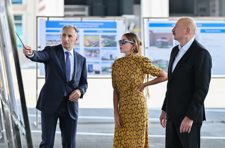 İlham Əliyev Naxçıvanda yeni elektrik avtobuslarına baxdı - YENİLƏNDİ — 13