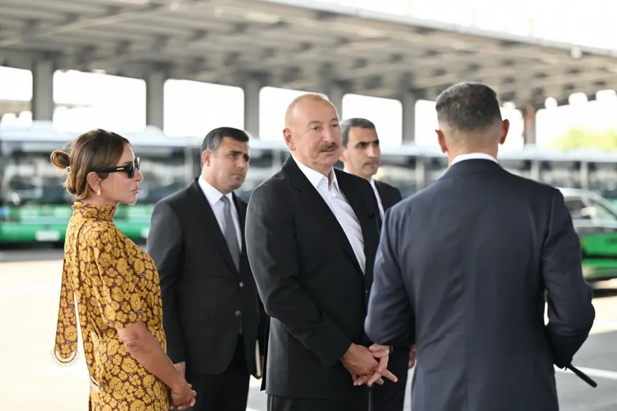 İlham Əliyev Naxçıvanda yeni elektrik avtobuslarına baxdı - YENİLƏNDİ — 15