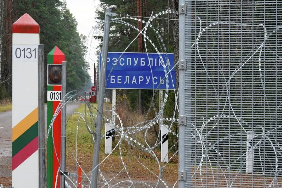 Litva Rusiya və Belarus sərhədində xəndəklər qazacaq – Müdafiə hazırlığı gücləndirilir
