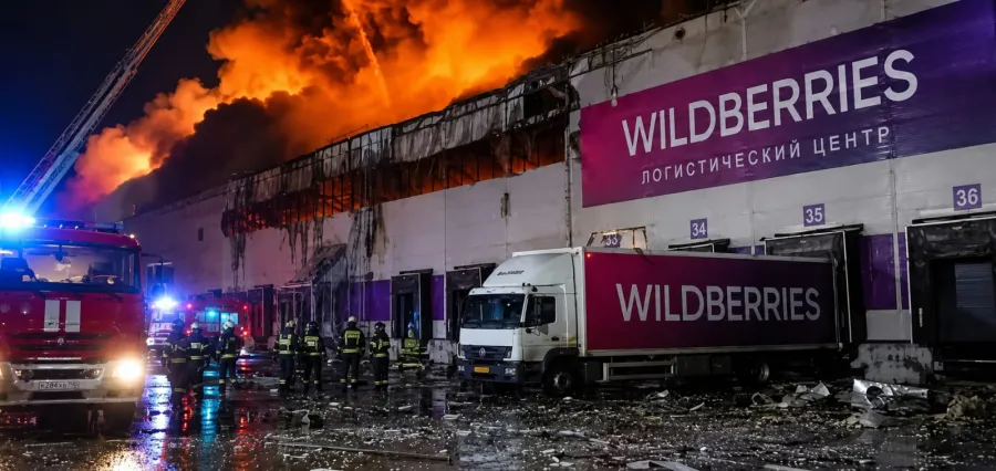 В Башкортостане горит крупный склад Wildberries