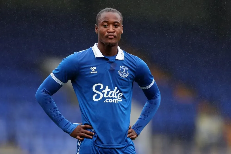 “Everton”un gənc futbolçusu mərc qalmaqalının mərkəzində!