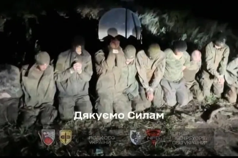 Ukrayna ordusu bu kəndi geri alaraq, 30 əsgəri əsir götürdü - VİDEO