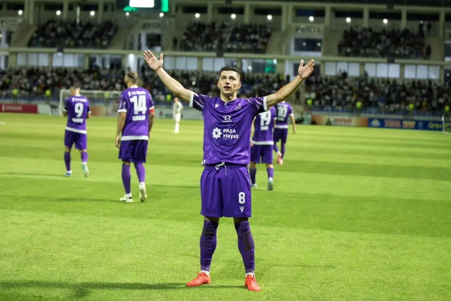 “Sumqayıt”lı futbolçunun emosional reaksiyası ona baha başa gəldi
