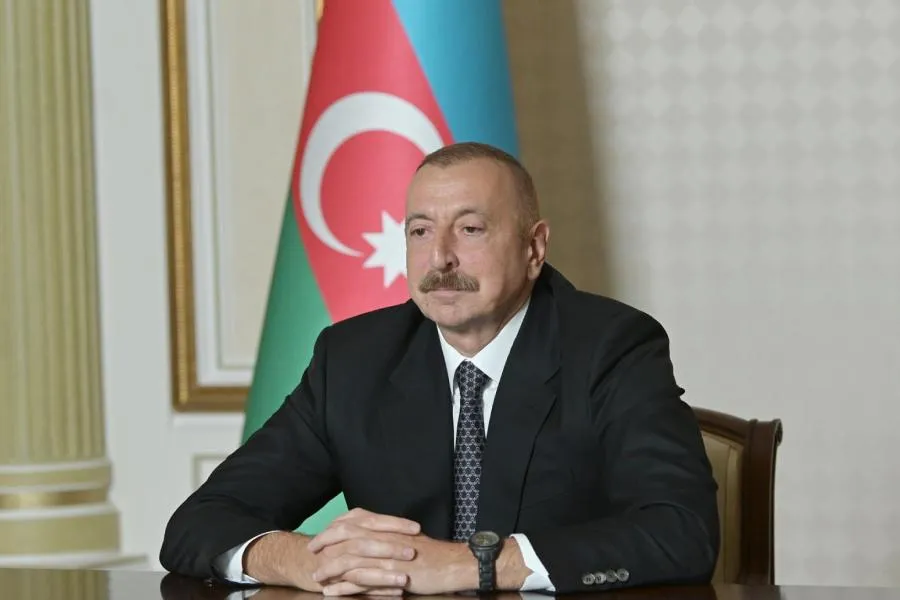 Prezident İlham Əliyev Daşkənddə Müstəqillik abidəsini ziyarət etdi - VİDEO