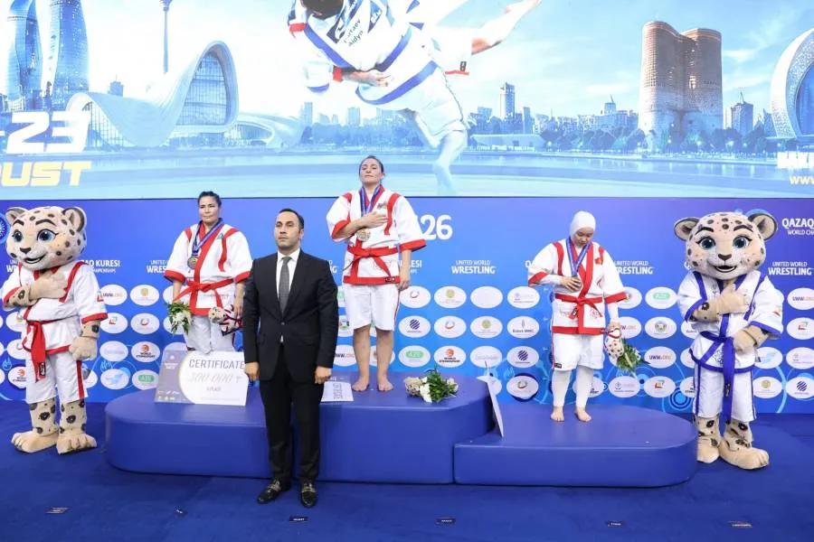 Günel Həsənli və Tuncay Şamil Qazaq güləşi üzrə dünya çempionu oldular