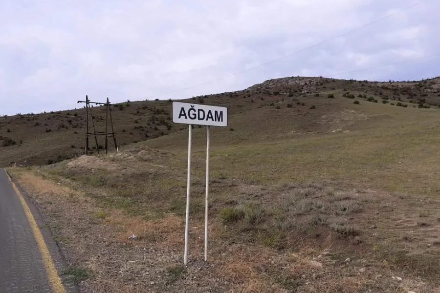 Ağdamda açıq sahədə yanğın başladı