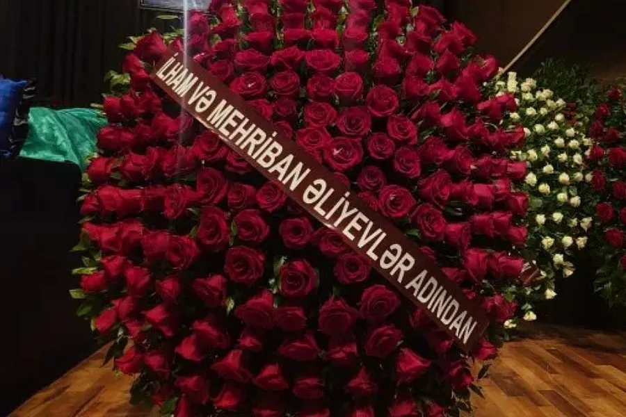 Prezident İlham Əliyev və Mehriban Əliyeva Xalq artisti Tofiq Bakıxanovun vida mərasiminə əklil göndərdi