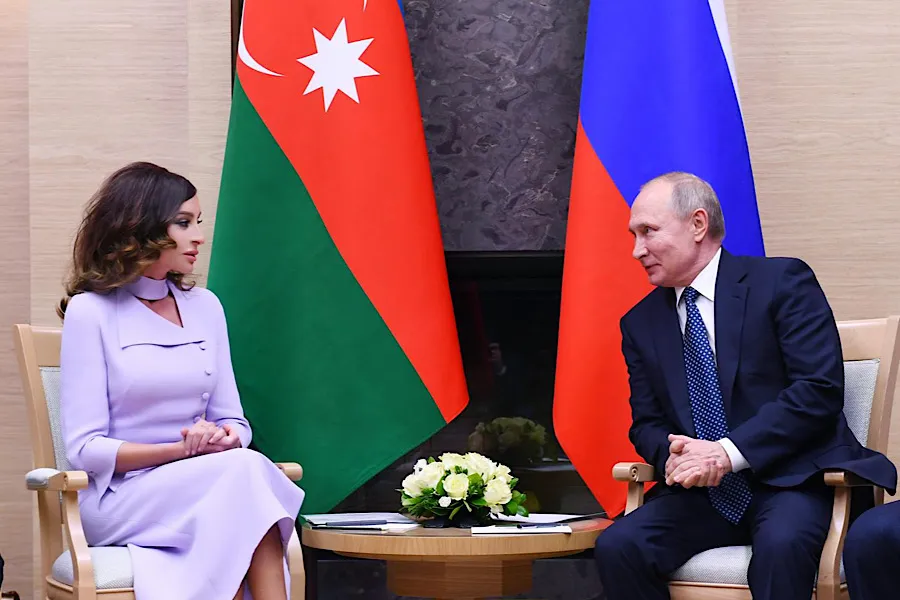 Putin Mehriban Əliyevanı təbrik etdi