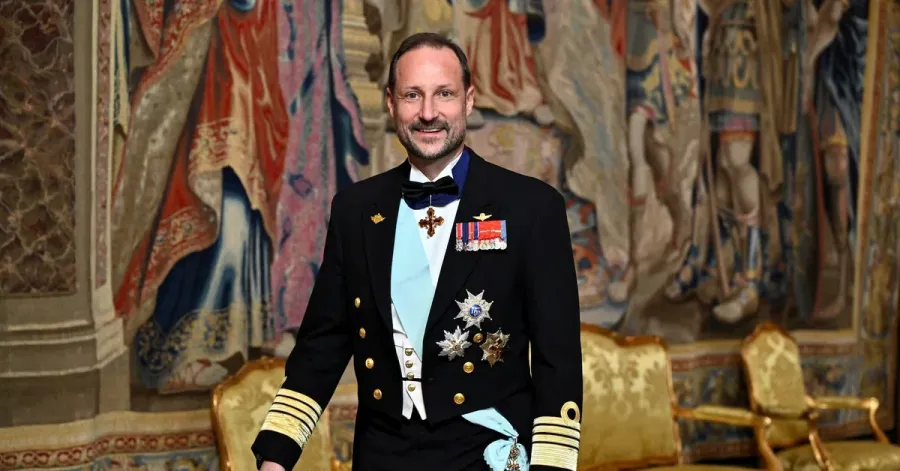 Norway's crown prince becomes King Haakon VIII after his father's death