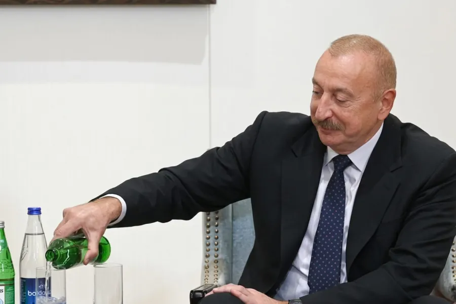 Великолепный секрет азербайджанской воды, предложенный Президентом Алиевым Пезешкиану — критическая ДЕТАЛЬ со встречи