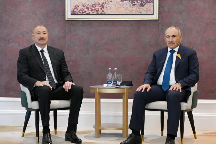 İlham Əliyev və Nikol Paşinyanın Bişkek görüşündən kadrarxası görüntülər