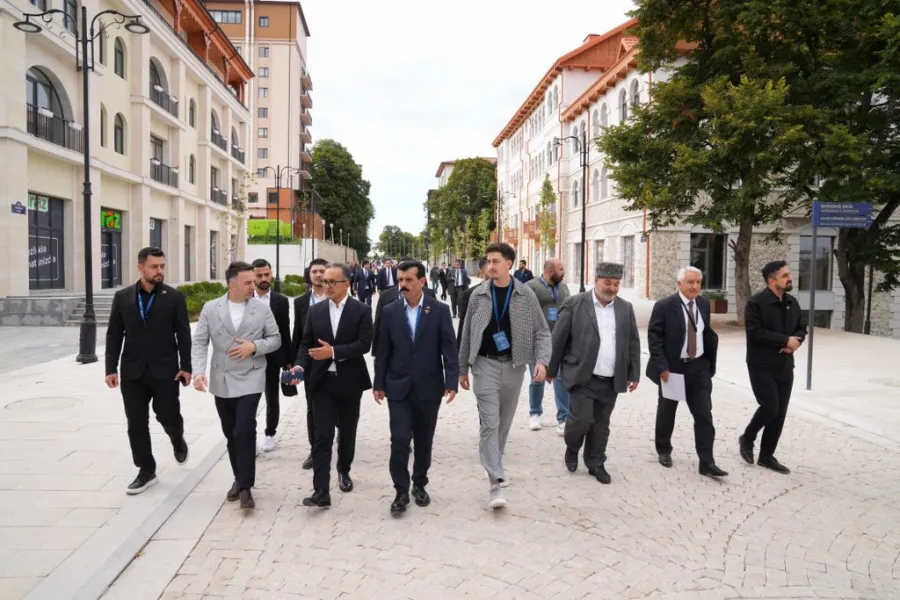 Din xadimləri Şuşada bərpa olunan abidələri ziyarət etdilər — 1