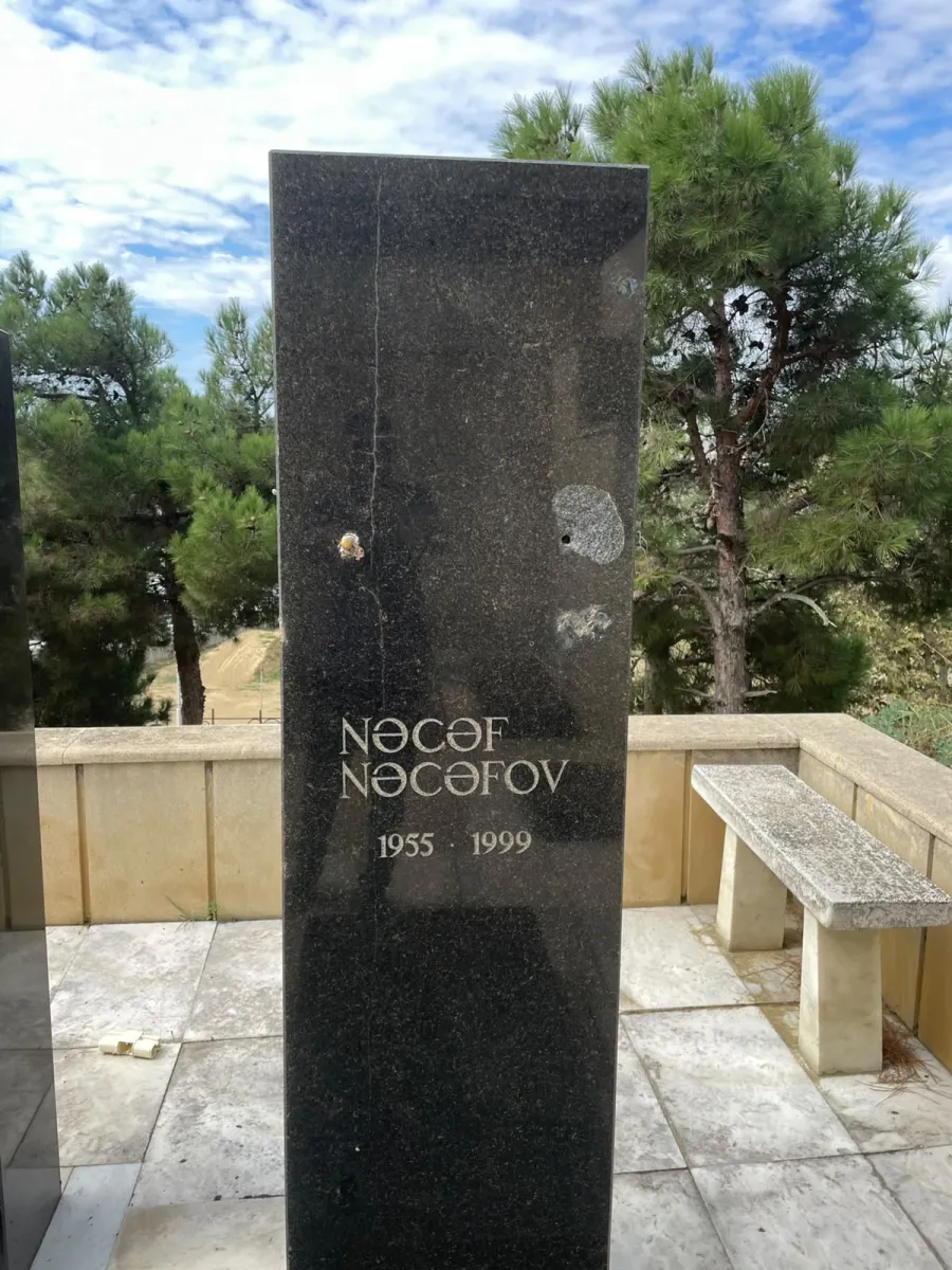Nəcəf Nəcəfovun məzarından barelyefi oğurlayan şəxs saxlanıldı — 2