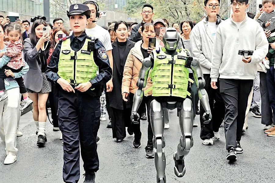 Çində küçələr robotlara tapşırıldı - Polis qüvvələrinin yeni əməkdaşları