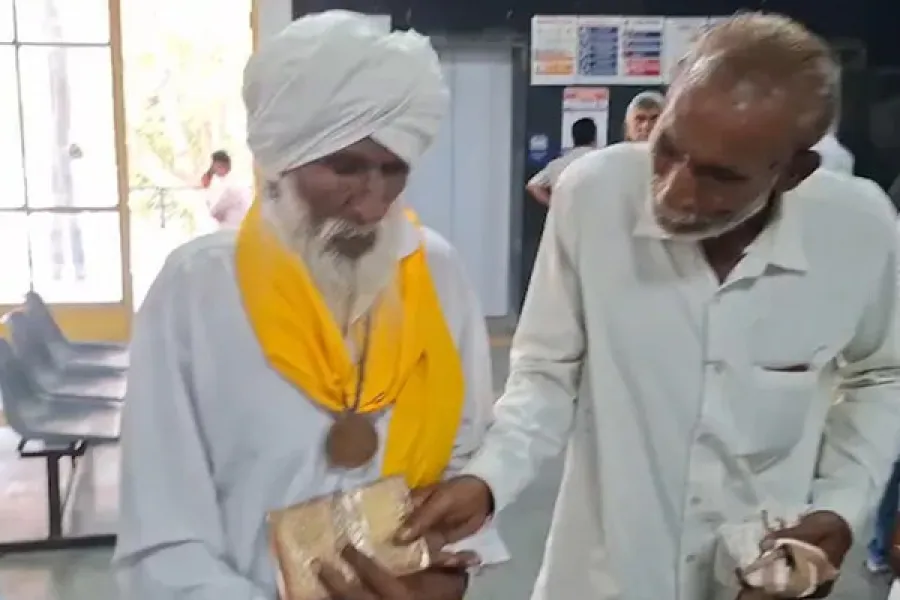 His documents burned, he was declared “dead”: 101-year-old Indian man fights for his pension