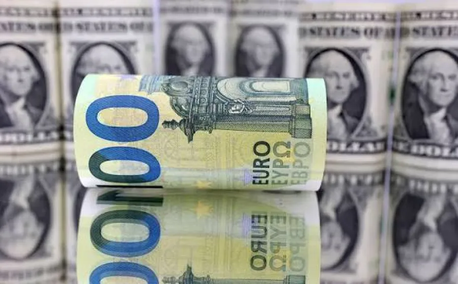Avro dollar qarşısında  gerilədi