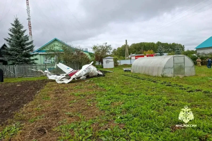 Plane crashes into yard of house in Tatarstan – Two killed