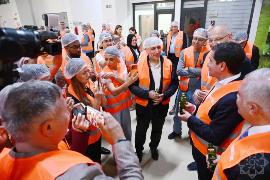 Xarici diplomatlar “İstisu” mineral su zavodunda olublar
