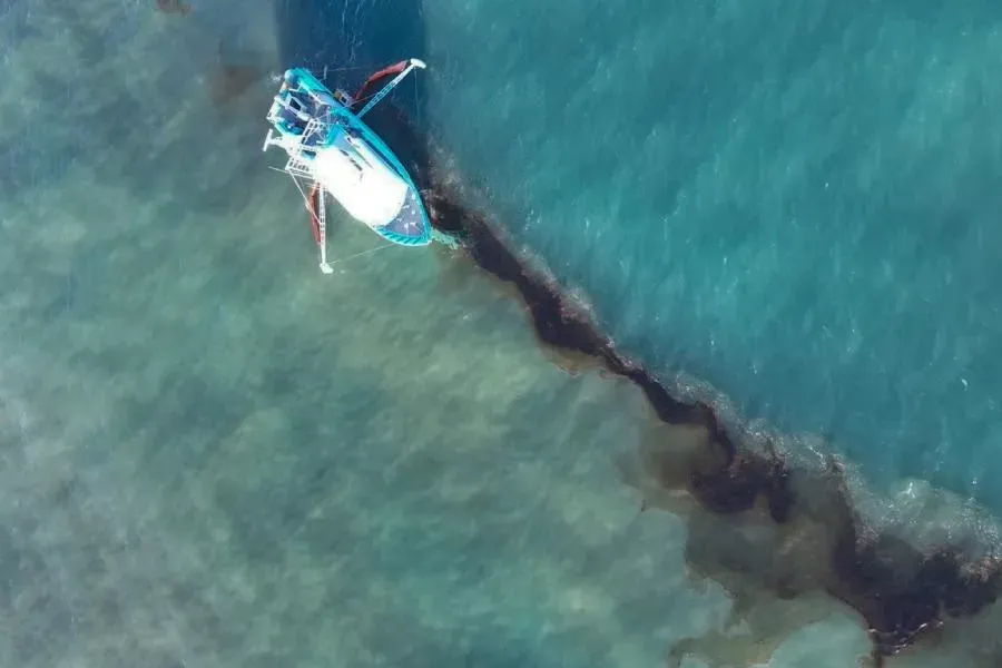 Oil spill reported at sea off Mexico, pipeline shut down