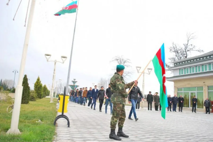 Azərbaycan “həqiqi hərbi xidmət”dən niyə imtina etmir?