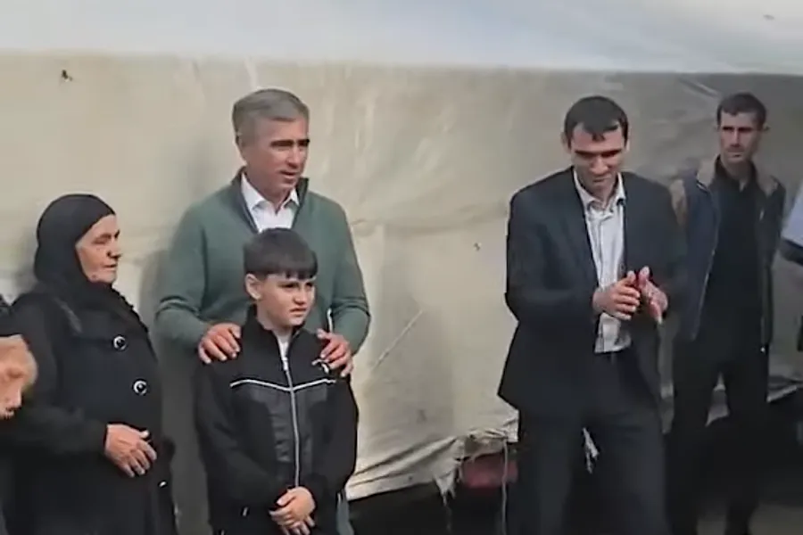 Prezidentin köməkçisi Milli Qəhrəmanın ailəsində “Ciyər axşamı”nda - VİDEO