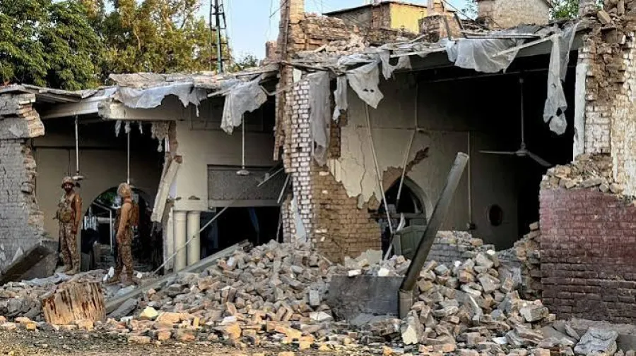 Число погибших в результате теракта у мечети в Пакистане возросло до 31