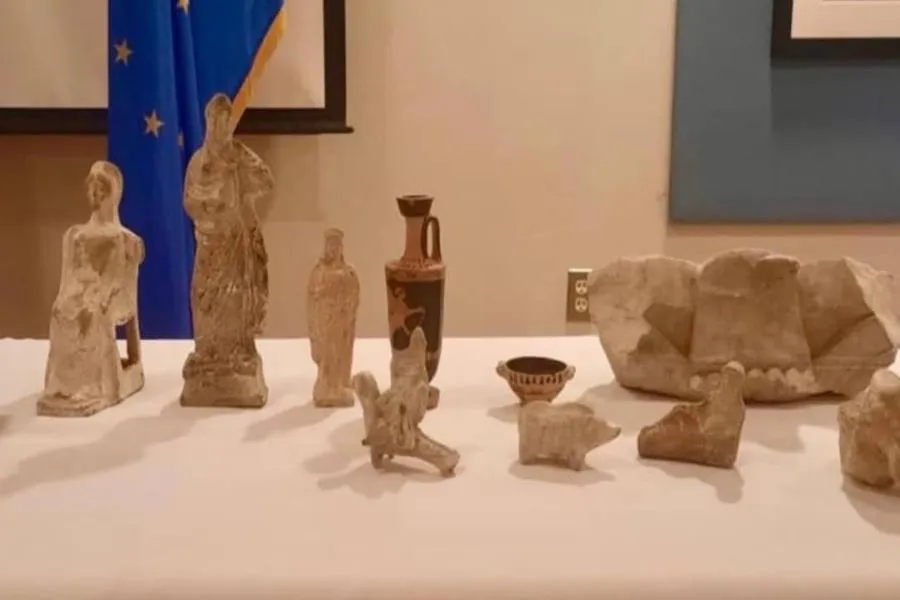 ABŞ qanunsuz aparılmış 15 qədim artefaktı Yunanıstana qaytardı