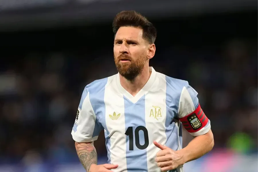 Əfsanə vidalaşır! Messi milli komandadakı son matçının formasını təqdim etdi