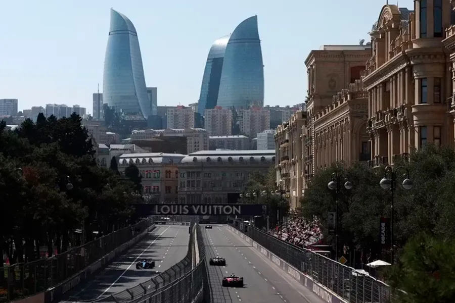 “Mercedes” Bakı trasını fəth edir: Corc Rassell ikinci yürüşdə də rəqiblərinə şans vermədi!