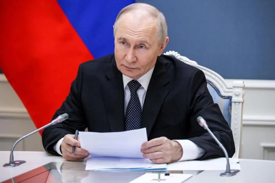 Putinin bir imzası ilə fransalı diplomat vəzifəsindən qovuldu