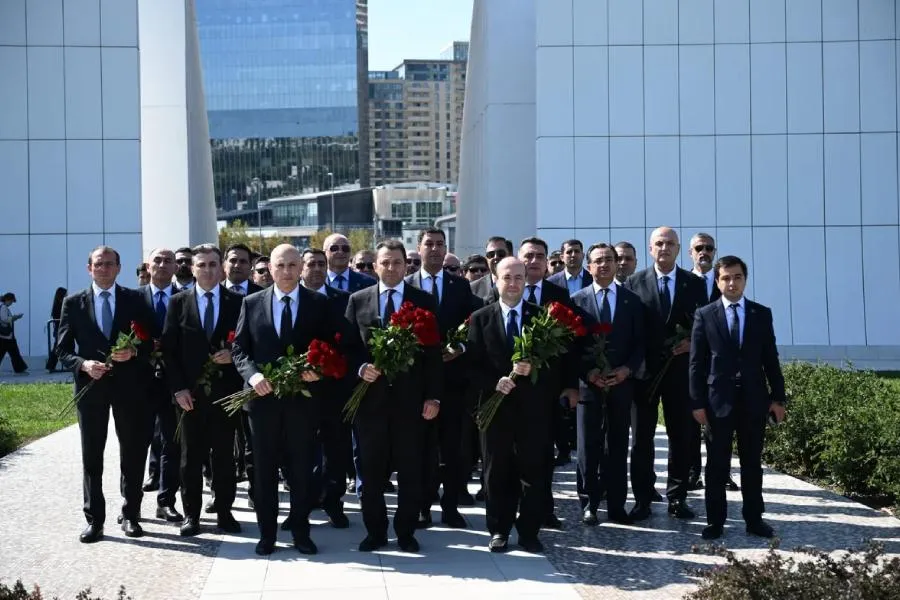 Azərbaycan XİN-in rəhbər heyəti Zəfər parkını ziyarət etdi