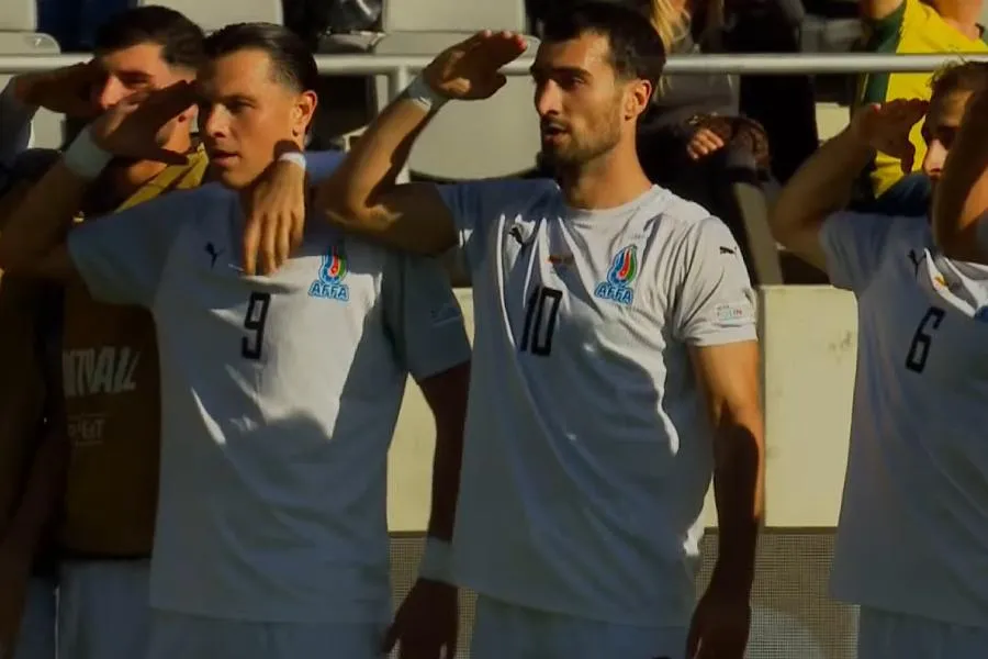 Qoldan sonra futbolçularımızdan hamını kövrəldən jest - VİDEO