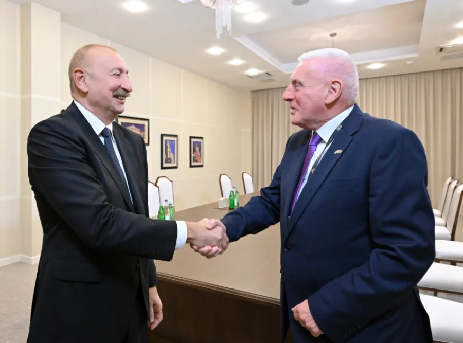Prezident Birləşmiş Krallığın müdafiə üzrə dövlət nazirini qəbul etdi — 6