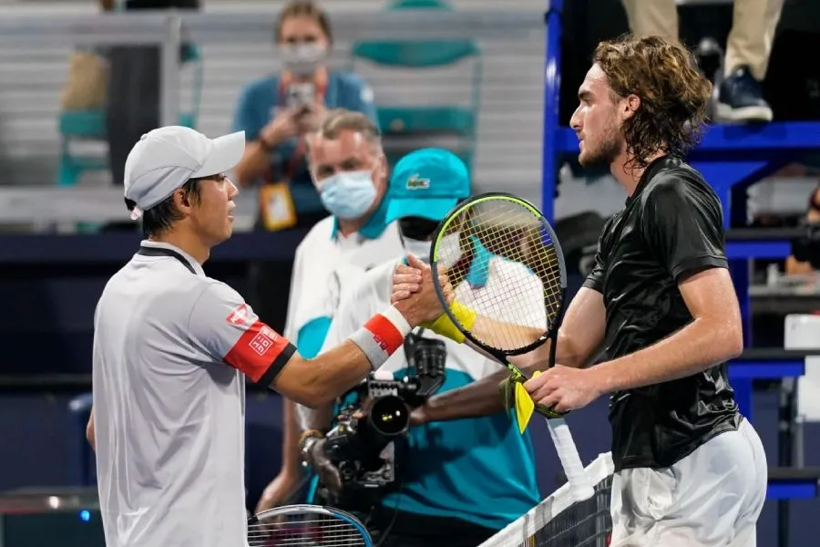 Yaponiyanın tennis əfsanəsi kortla vidalaşdı: Tsitipas susqun qalmadı!