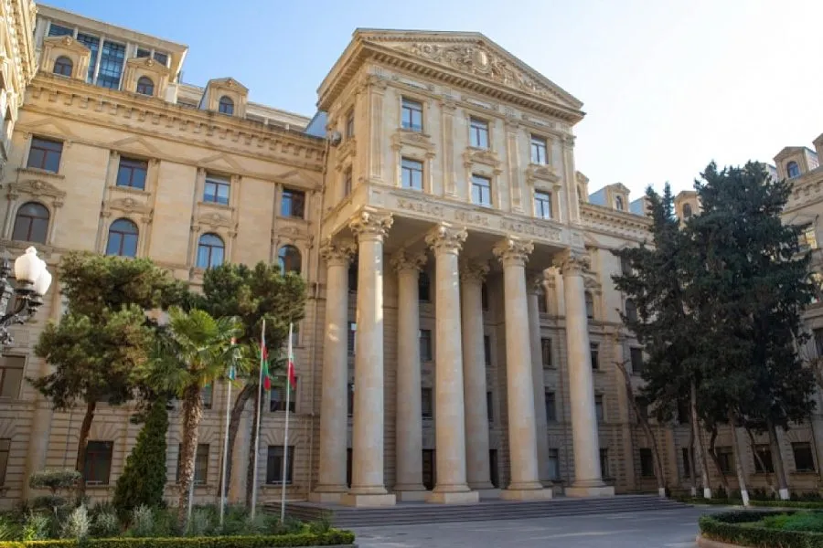 XİN Qvineyanı təbrik etdi