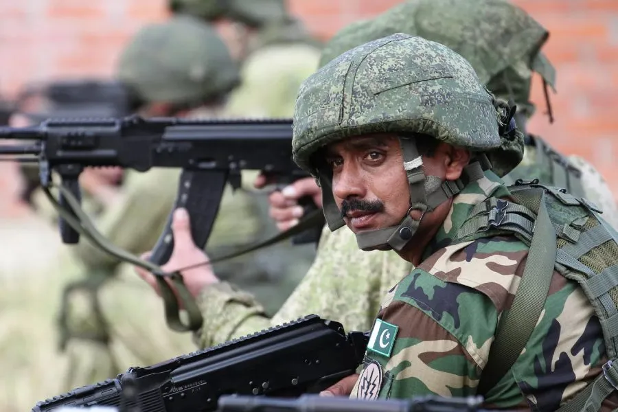 Pakistan Səudiyyə Ərəbistanına 40 minədək hərbçi göndərdi