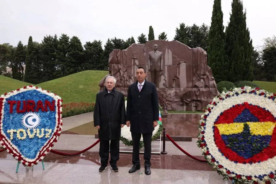"Fənərbağça"nın nümayəndələri Heydər Əliyevin məzarı və Şəhidlər xiyabanını ziyarət etdilər