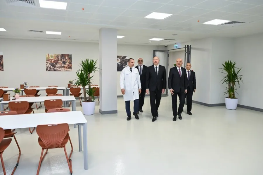 Prezident AÇILIŞDA — 16