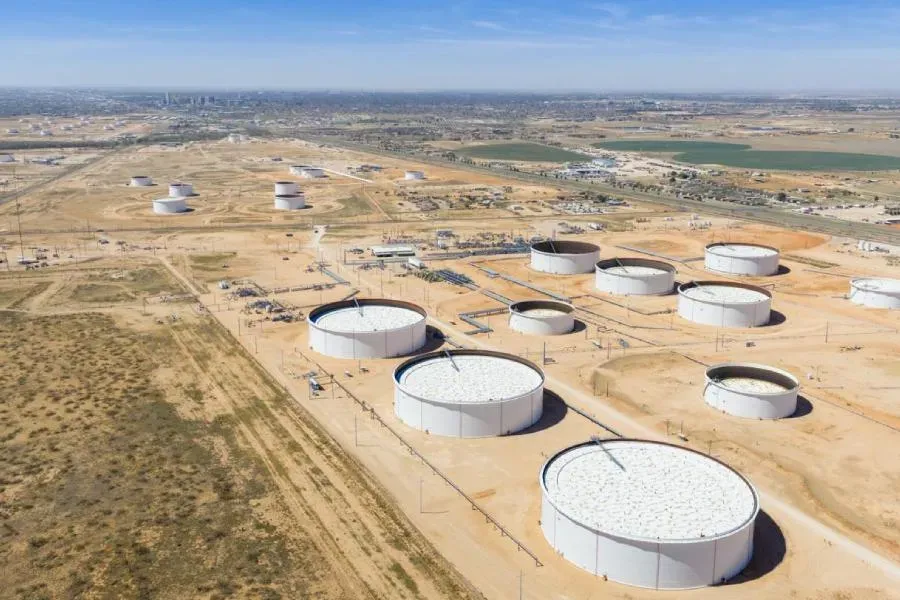 US commercial oil reserves decline