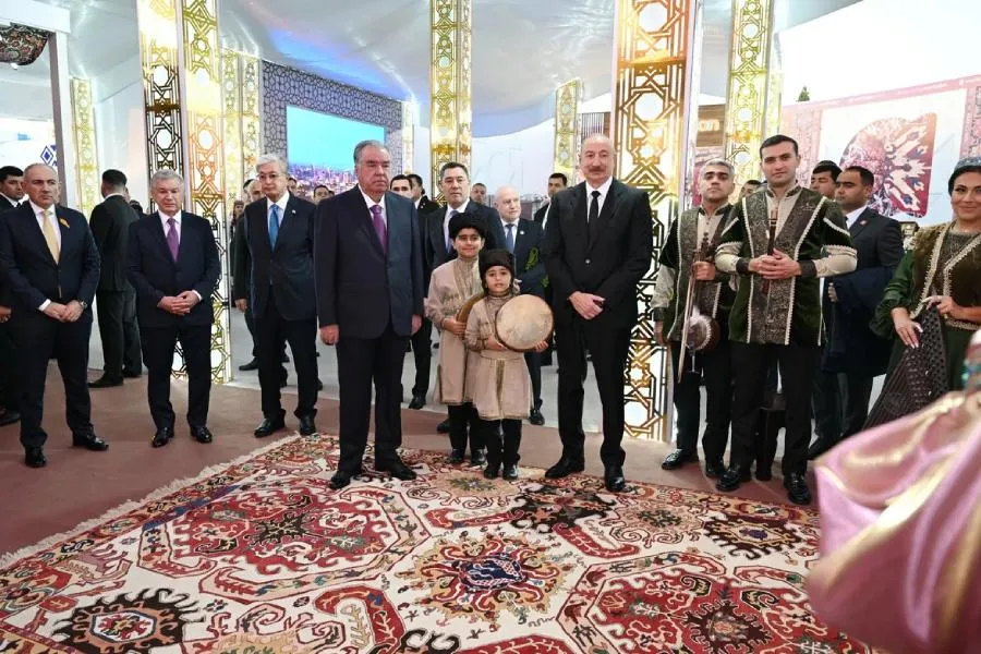 İlham Əliyev MDB Ölkələrinin Milli Kulinariya Festivalı ilə tanış oldu, rəsmi qəbulda iştirak etdi