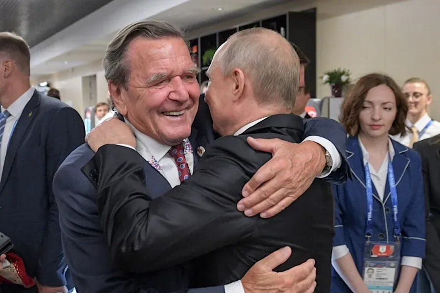 Schröder went to Moscow, Putin found out later
