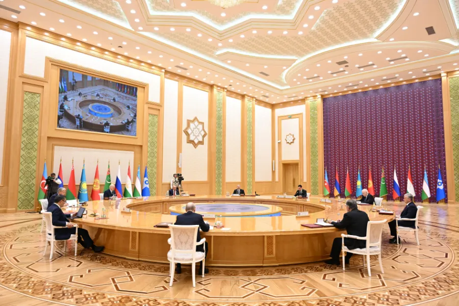 Ilham Aliyev attends restricted-format meeting of CIS Council of Heads of State — 15